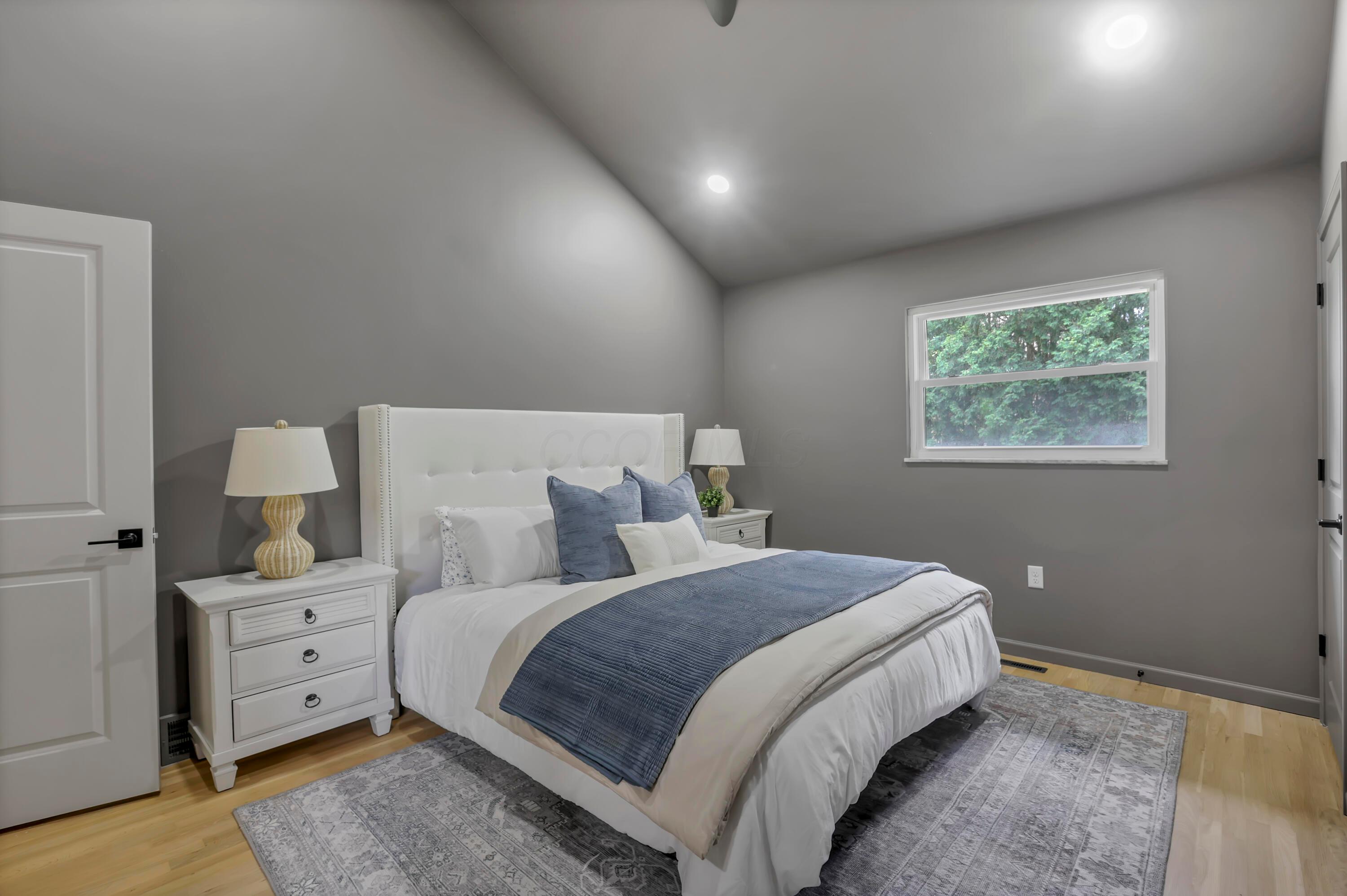 1285 Kingsgate Road Columbus, OH 43221 - Photo 23 of 56 Large primary bedroom with vaulted ceilings.