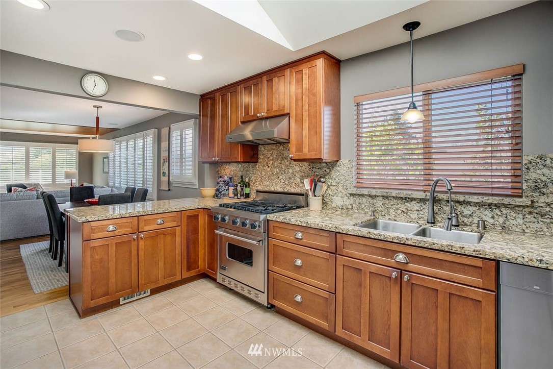 910 North 28th Place Renton, WA 98056 - Photo 11 of 25