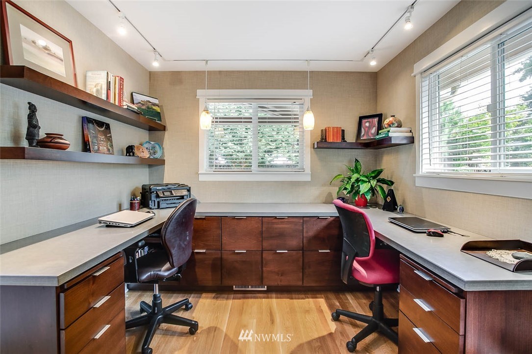 910 North 28th Place Renton, WA 98056 - Photo 13 of 25