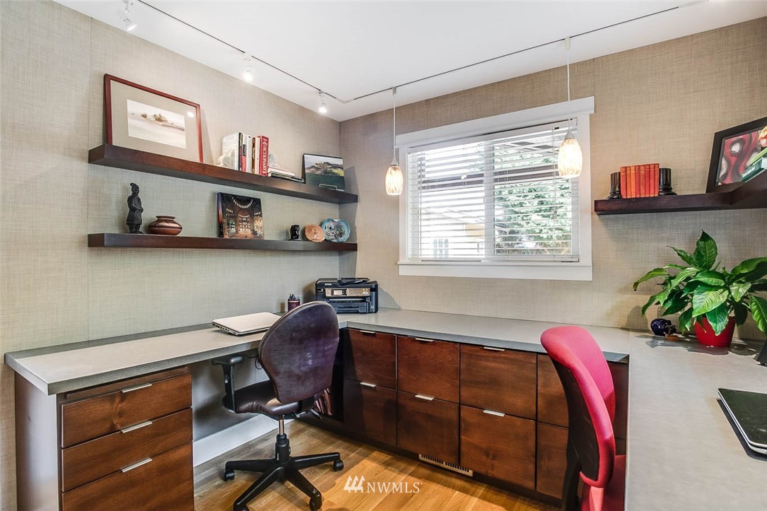 910 North 28th Place Renton, WA 98056 - Photo 14 of 25