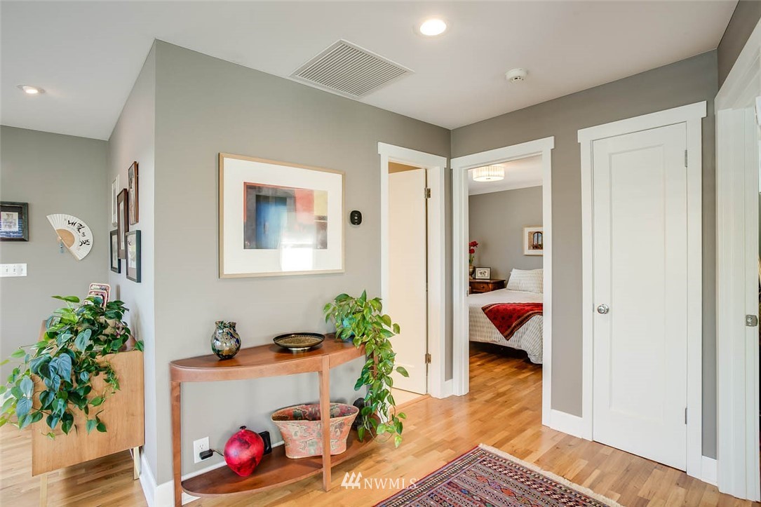 910 North 28th Place Renton, WA 98056 - Photo 16 of 25