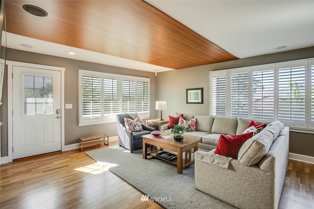 910 North 28th Place Renton, WA 98056 - Photo 4 of 25