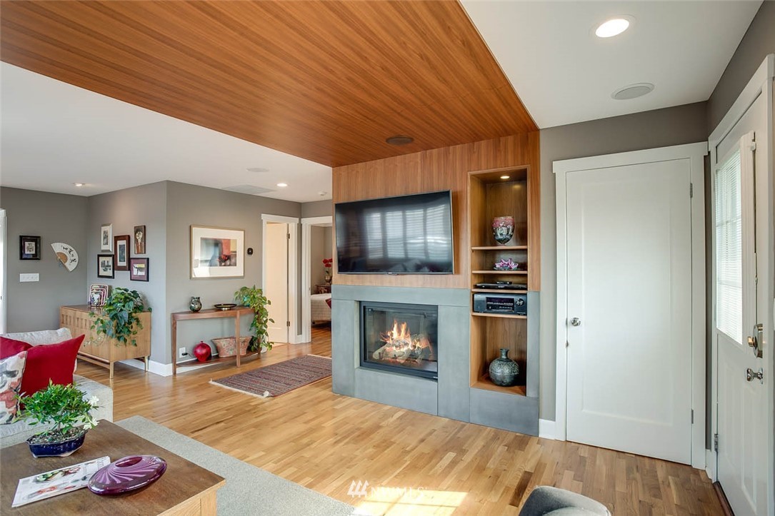 910 North 28th Place Renton, WA 98056 - Photo 5 of 25