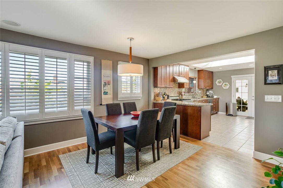 910 North 28th Place Renton, WA 98056 - Photo 7 of 25
