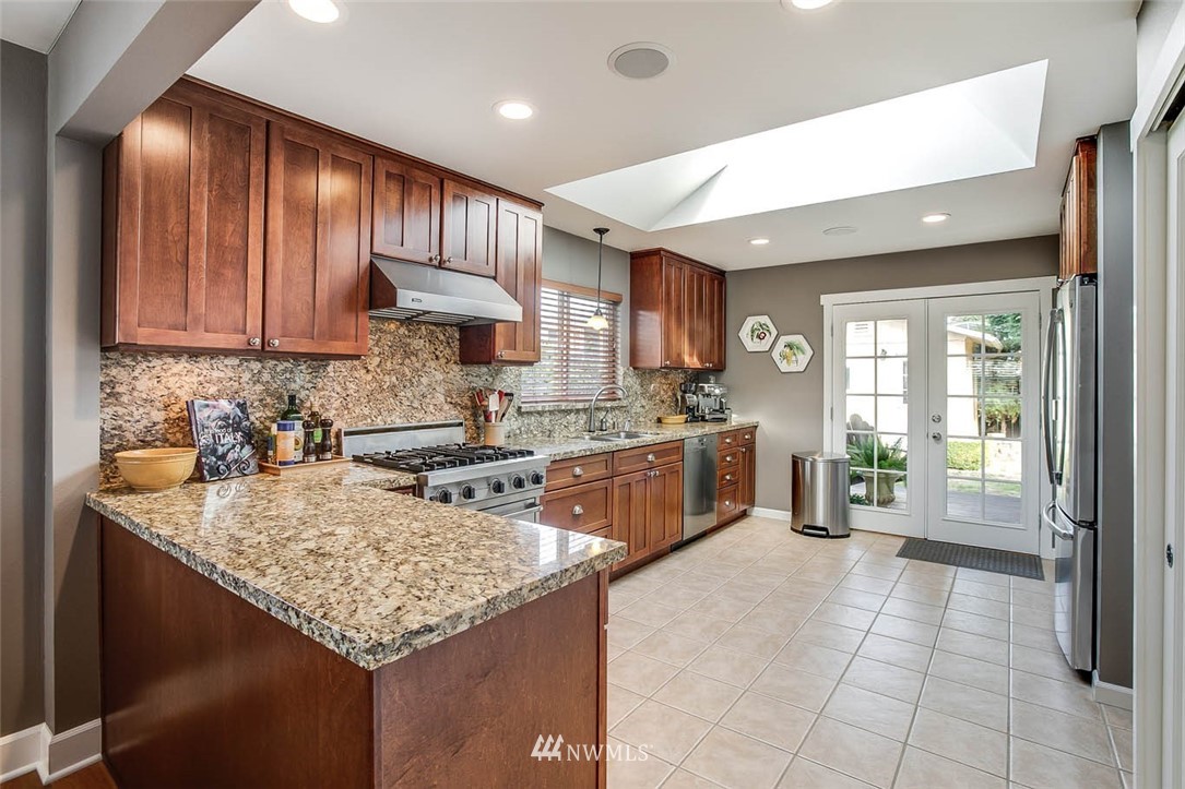 910 North 28th Place Renton, WA 98056 - Photo 9 of 25