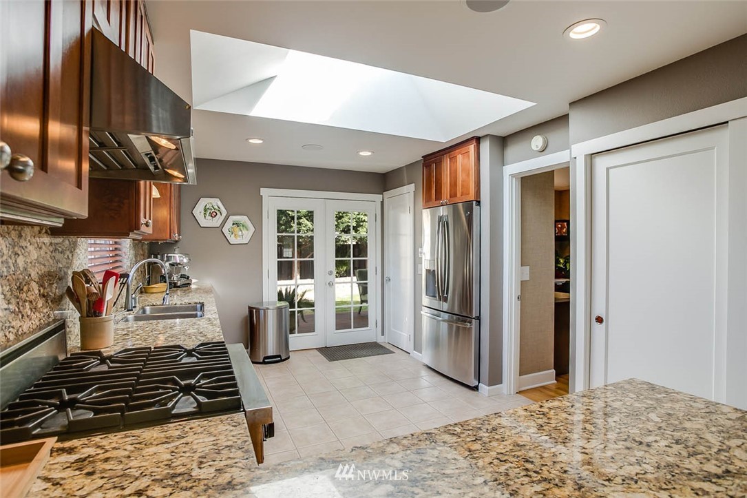910 North 28th Place Renton, WA 98056 - Photo 10 of 25