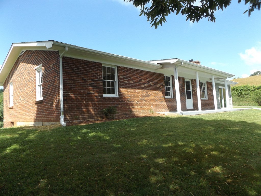 242 Country Road Austinville, VA 24312 - Photo 23 of 45 Gallery Image 23