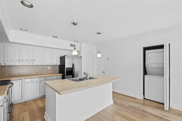 $3,600 | 15518 Braemar Court, Miami Lakes, FL 33014