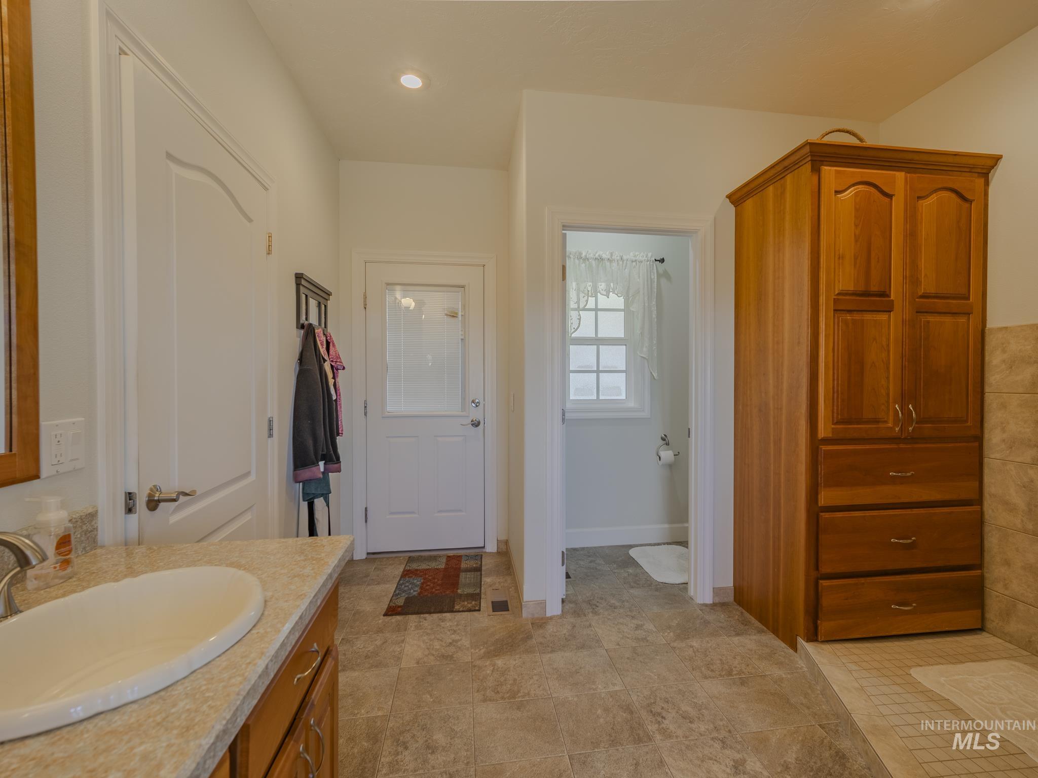 659 Reservation Line Road Cottonwood, ID 83522 - Photo 28 of 50 Full bath featuring vanity