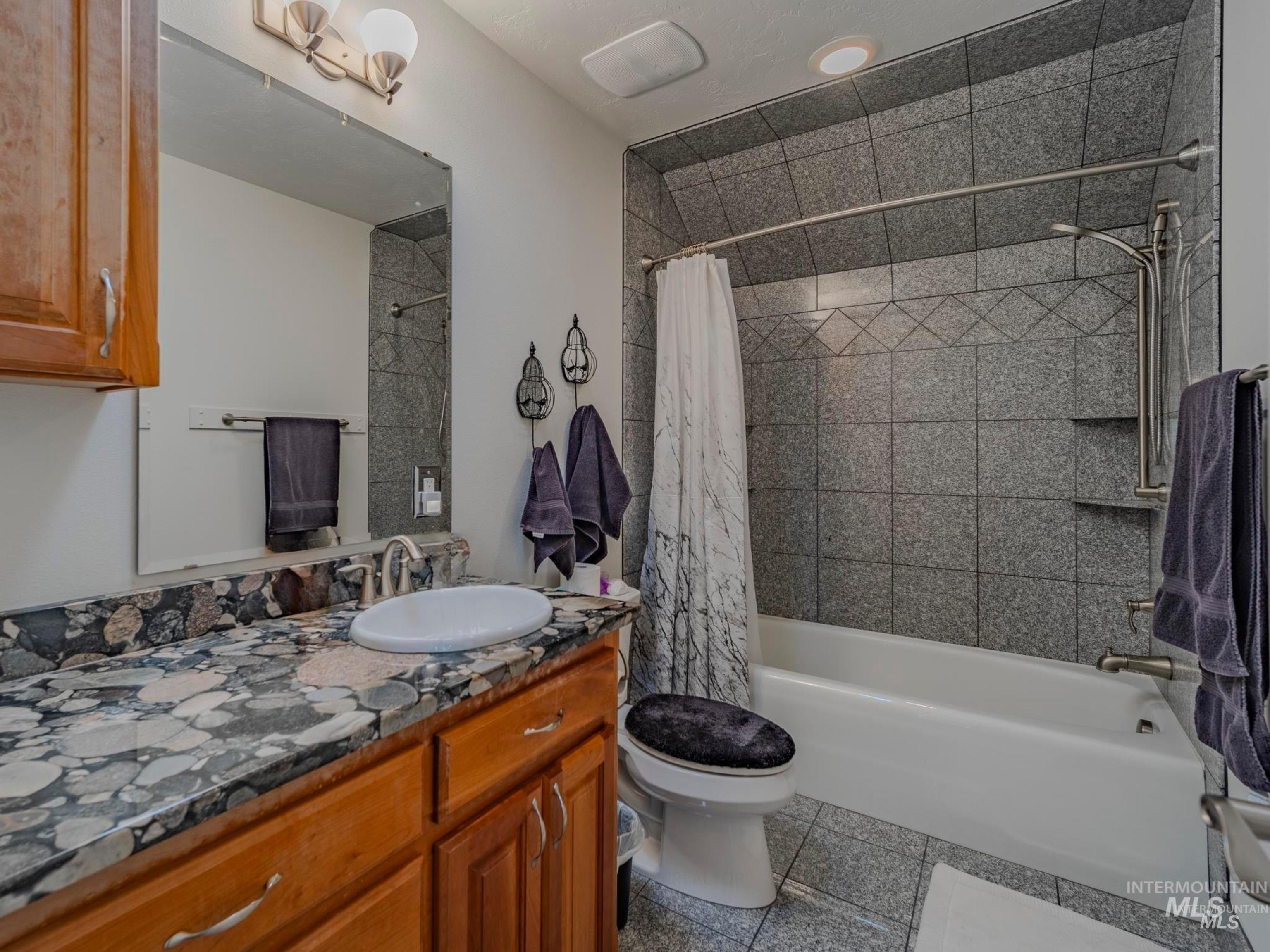 659 Reservation Line Road Cottonwood, ID 83522 - Photo 40 of 50 Full bathroom with granite floors, vanity, and shower / tub combo with curtain