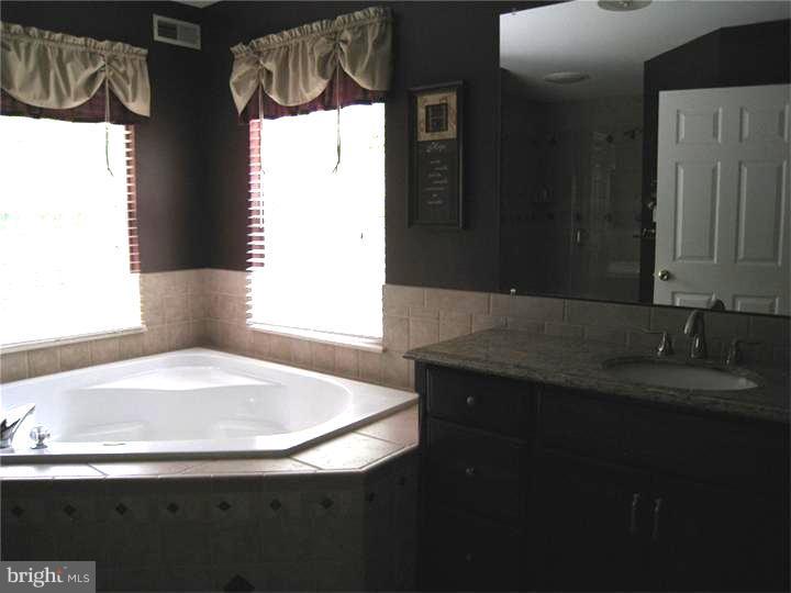620 Elk Road Monroeville, NJ 08343 - Photo 20 of 23 Master Bathroom