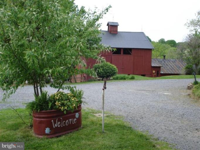 3006 Fox Mill Road Oakton, VA 22124 - Photo 3 of 6 Barn