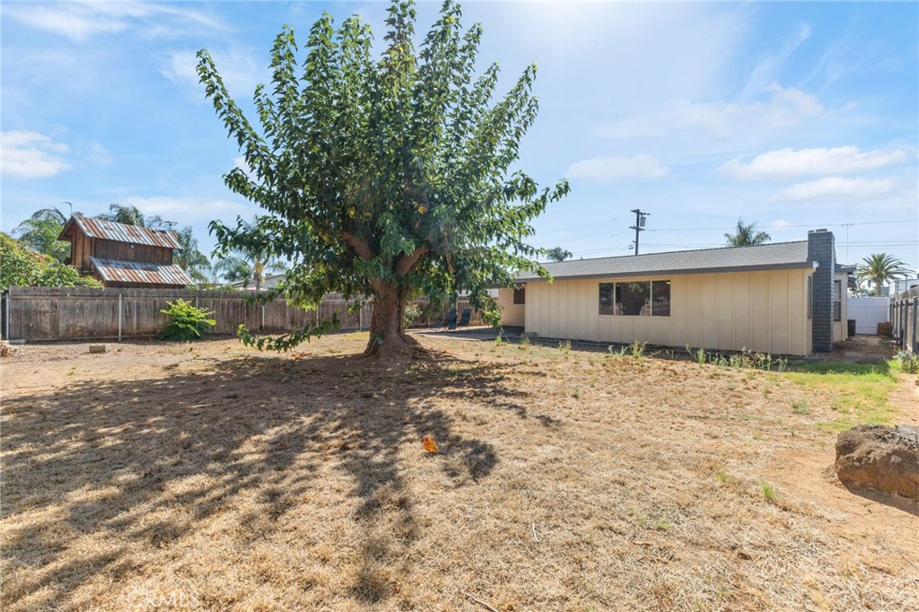 8737 Rhodes Court Santee, CA 92071 - Photo 30 of 30 a backyard of a house