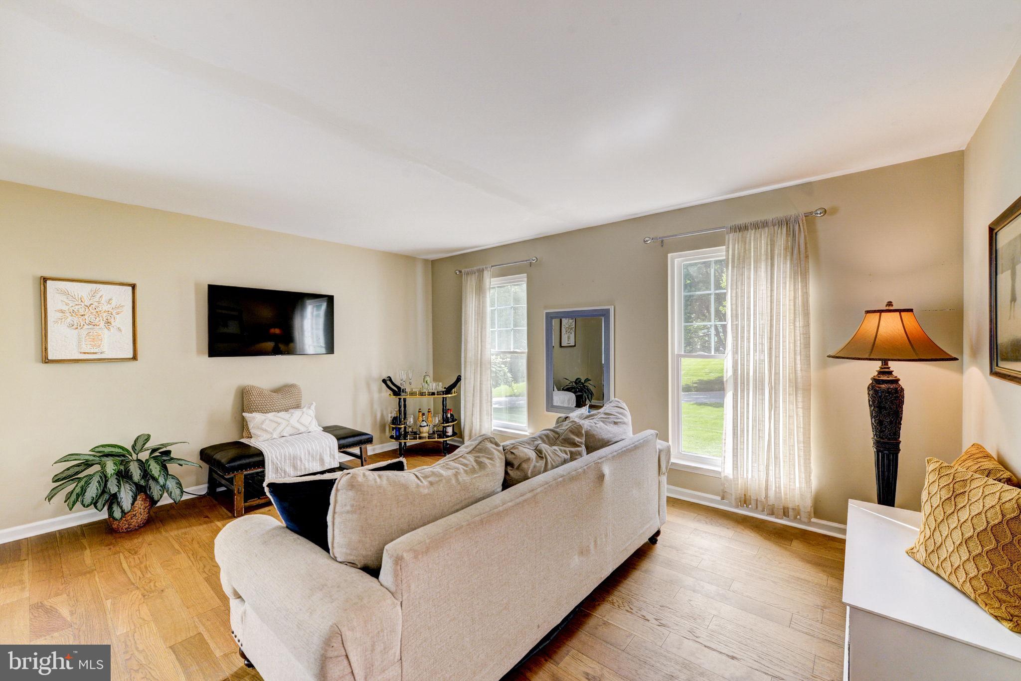 115 Crestview Drive Kennett Square, PA 19348 - Photo 6 of 38 Living Room