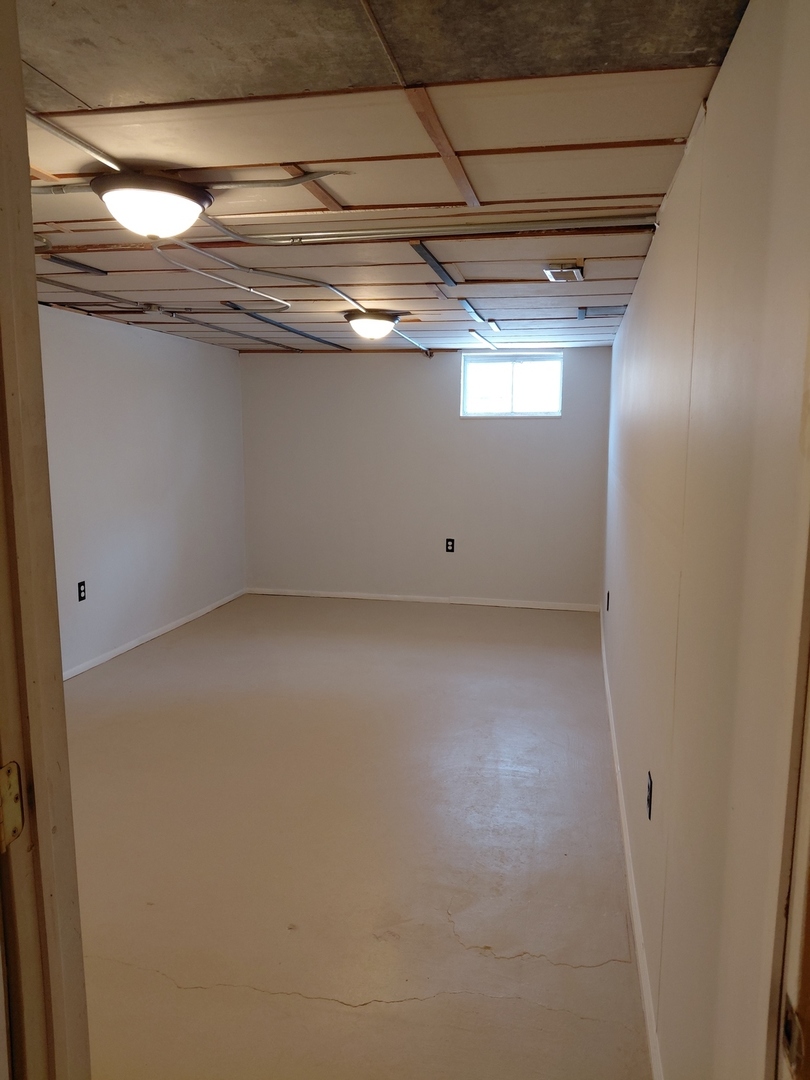 2231 West Cheyenne Road Waukegan, IL 60087 - Photo 13 of 21 a view of room