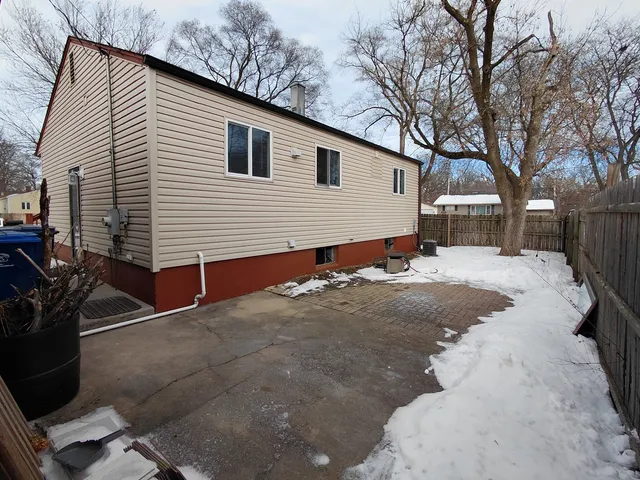 $239,998 | 2231 West Cheyenne Road, Waukegan, IL 60087