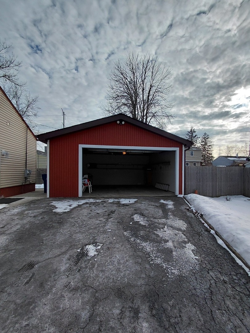 2231 West Cheyenne Road Waukegan, IL 60087 - Photo 20 of 21 a front view of a house