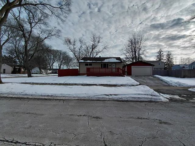 $239,998 | 2231 West Cheyenne Road, Waukegan, IL 60087