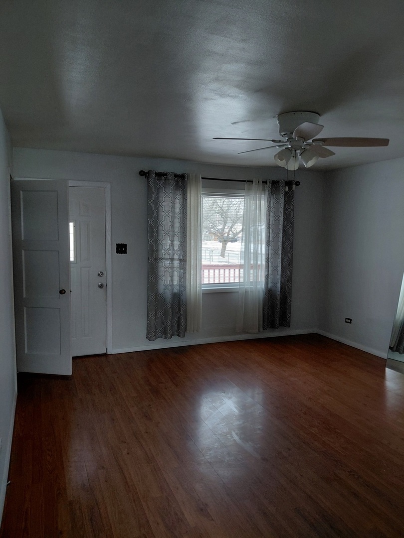 2231 West Cheyenne Road Waukegan, IL 60087 - Photo 4 of 21