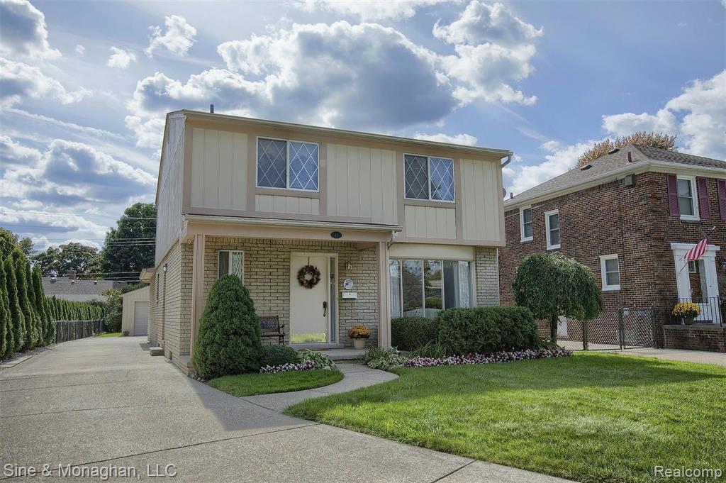35 Vernier Road Grosse Pointe Shores, MI 48236 - Photo 1 of 38