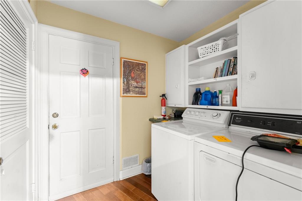 387 Smoke Rise Drive Sautee Nacoochee, GA 30571 - Photo 21 of 79 a room that has a bed and a table in it