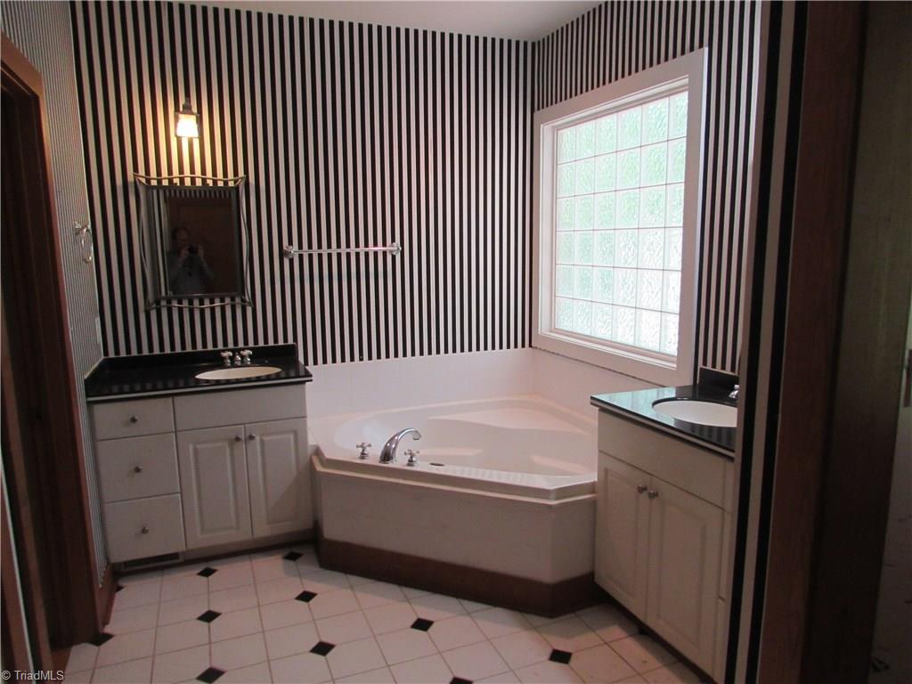 317 Woodcliff Road Raleigh, NC 27609 - Photo 17 of 30 Gallery Image 17