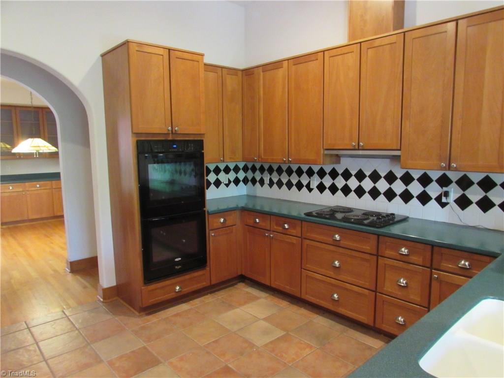 317 Woodcliff Road Raleigh, NC 27609 - Photo 8 of 30 Gallery Image 8