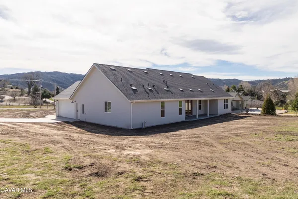 $777,700 | 24401 Oaktree Court, Tehachapi, CA 93561