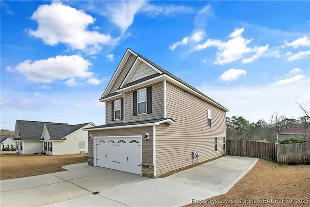 $308,000 | 5227 Goshawk Drive, Hope Mills, NC 28348