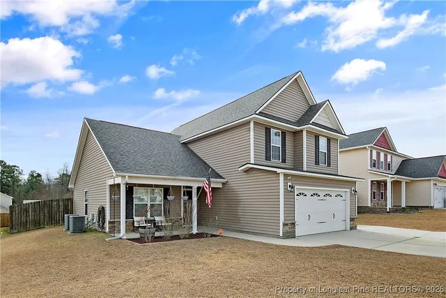 $308,000 | 5227 Goshawk Drive, Hope Mills, NC 28348