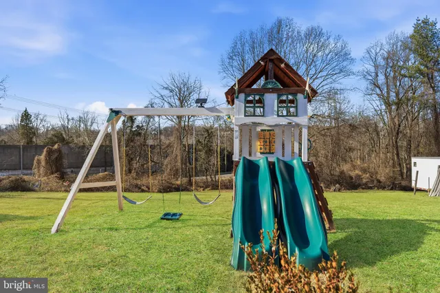 $3,600 | 4016 Hirst Drive, Annandale, VA 22003