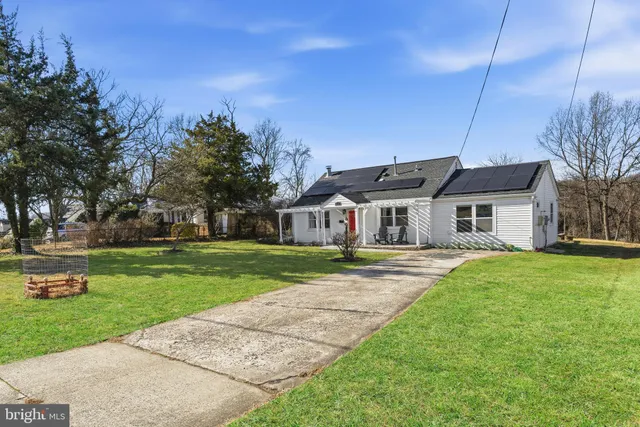 $3,600 | 4016 Hirst Drive, Annandale, VA 22003