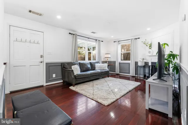 $3,600 | 4016 Hirst Drive, Annandale, VA 22003