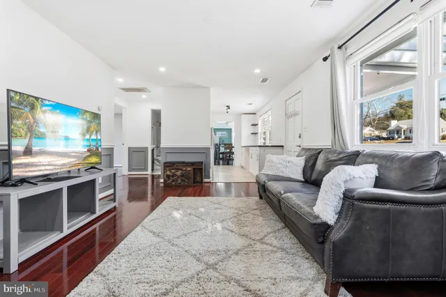 $3,600 | 4016 Hirst Drive, Annandale, VA 22003