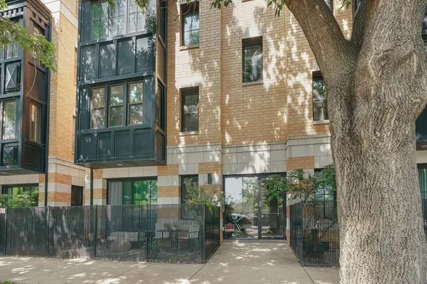 $3,500 | 2235 North Lister Avenue, Unit 202, Chicago, IL 60614