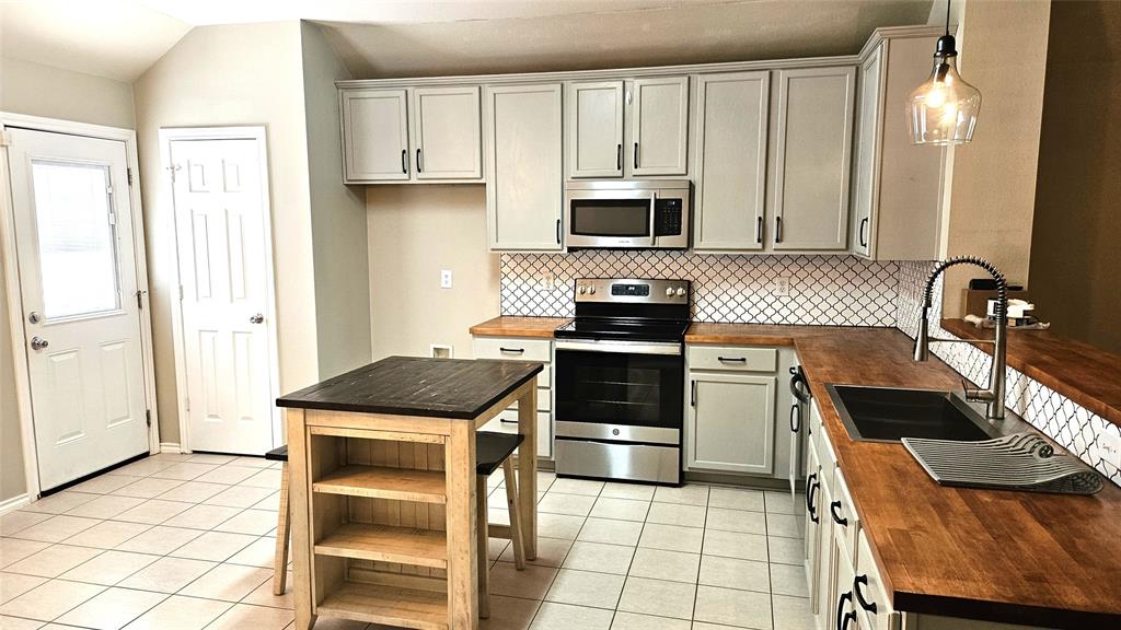 4620 Wolf Ridge Way Fort Worth, TX 76244 - Photo 5 of 18