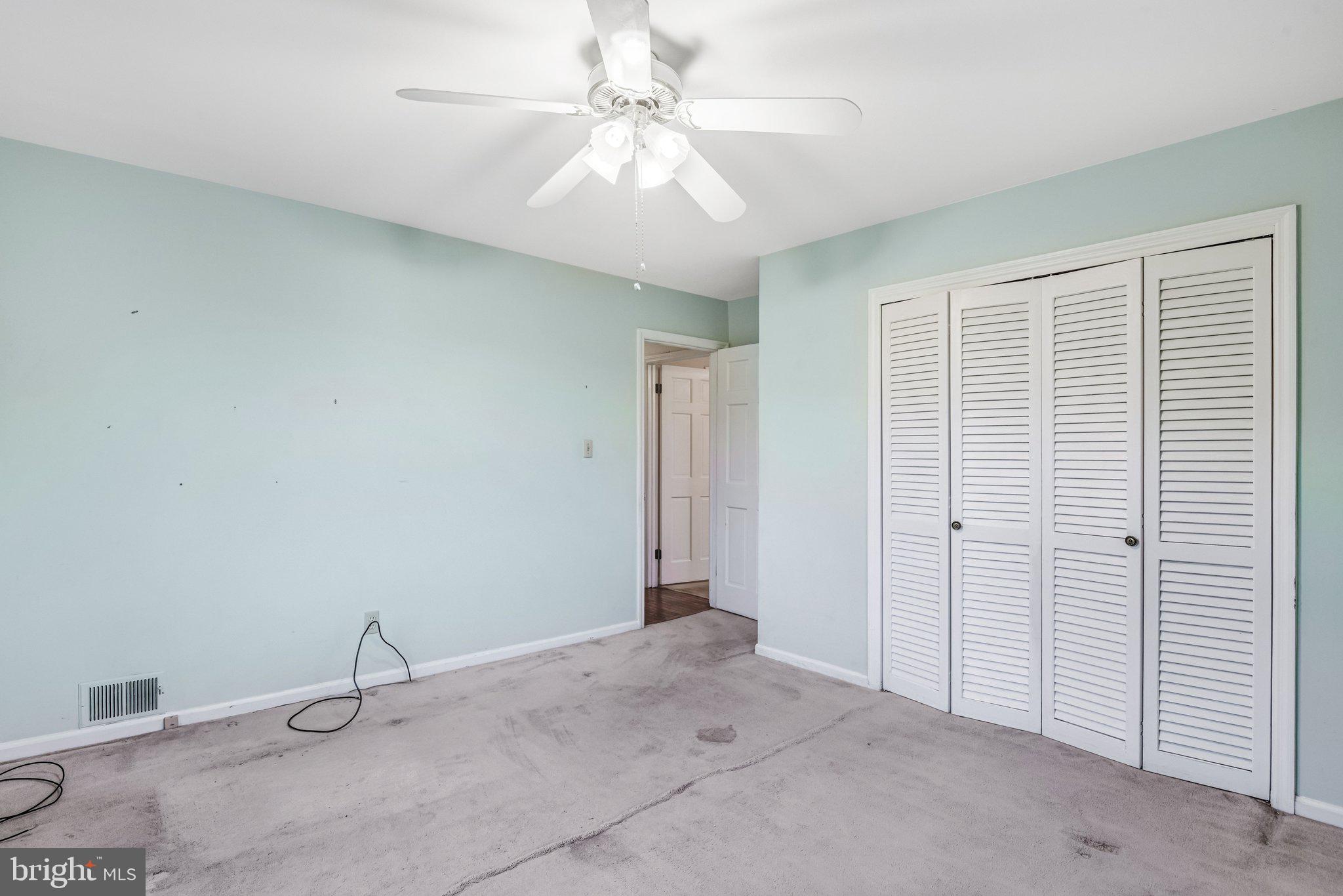 7961 Leeds Manor Road Marshall, VA 20115 - Photo 22 of 40 an empty room with fan and windows