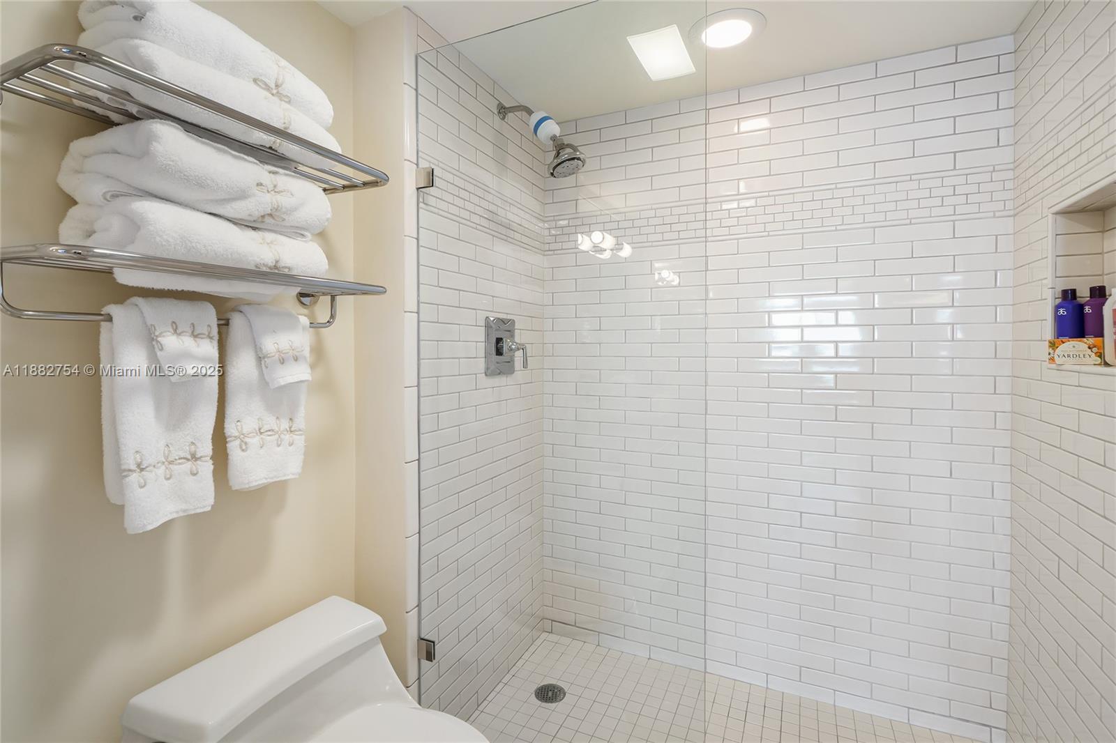 200 South Beach Road, Unit 202 Tequesta, FL 33469 - Photo 22 of 45 a bathroom with a shower and toilet