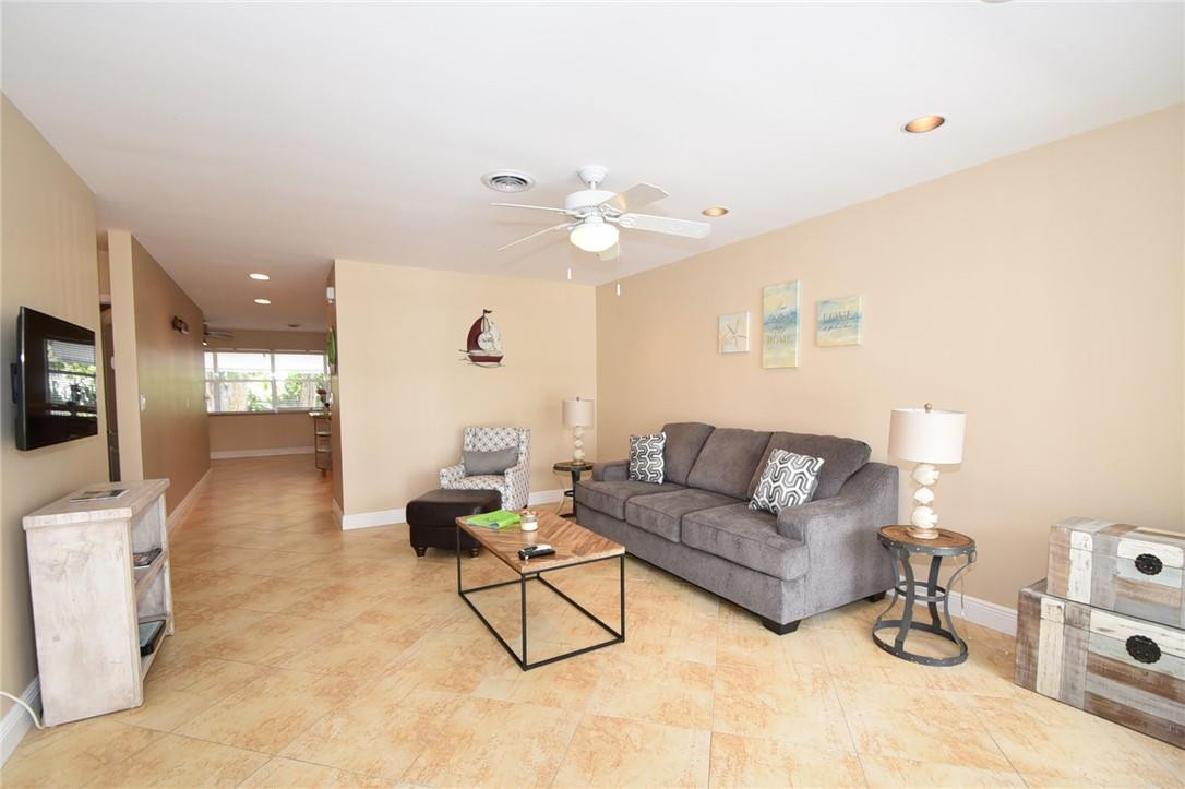 320 Northeast Wavecrest Way Boca Raton, FL 33432 - Photo 3 of 25 Photo 3