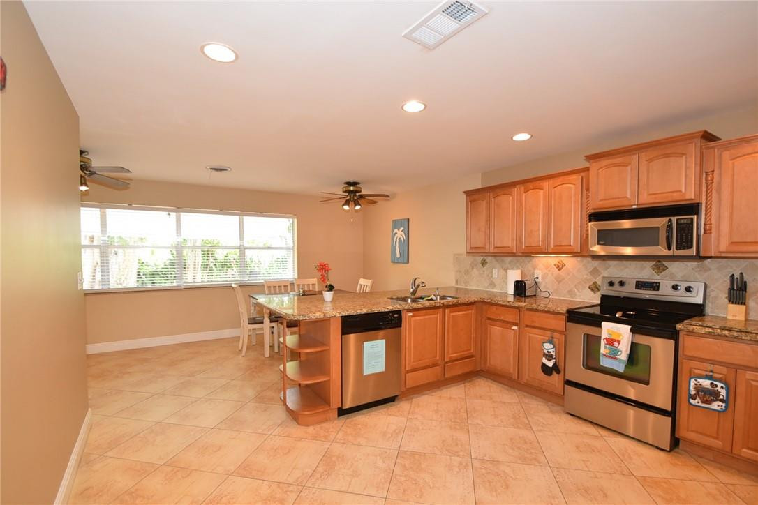 320 Northeast Wavecrest Way Boca Raton, FL 33432 - Photo 5 of 25 Photo 5