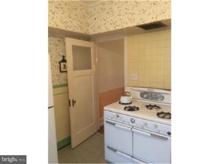 7041 Georgian Road Philadelphia, PA 19138 - Photo 6 of 15 Kitchen