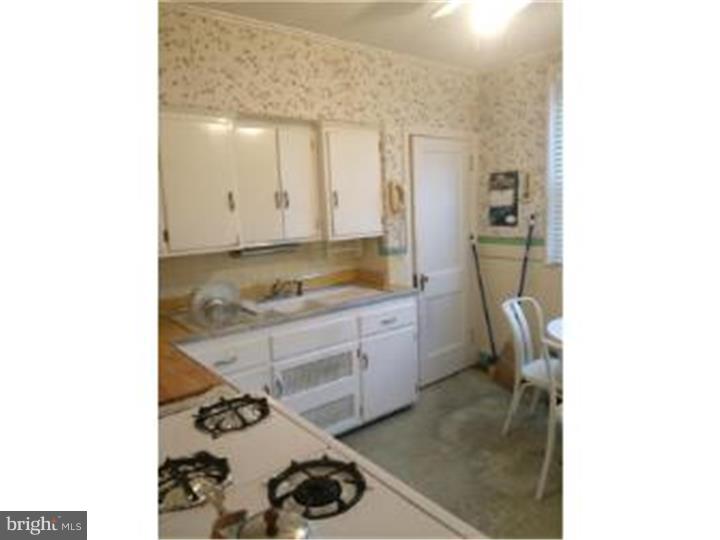 7041 Georgian Road Philadelphia, PA 19138 - Photo 7 of 15 Kitchen