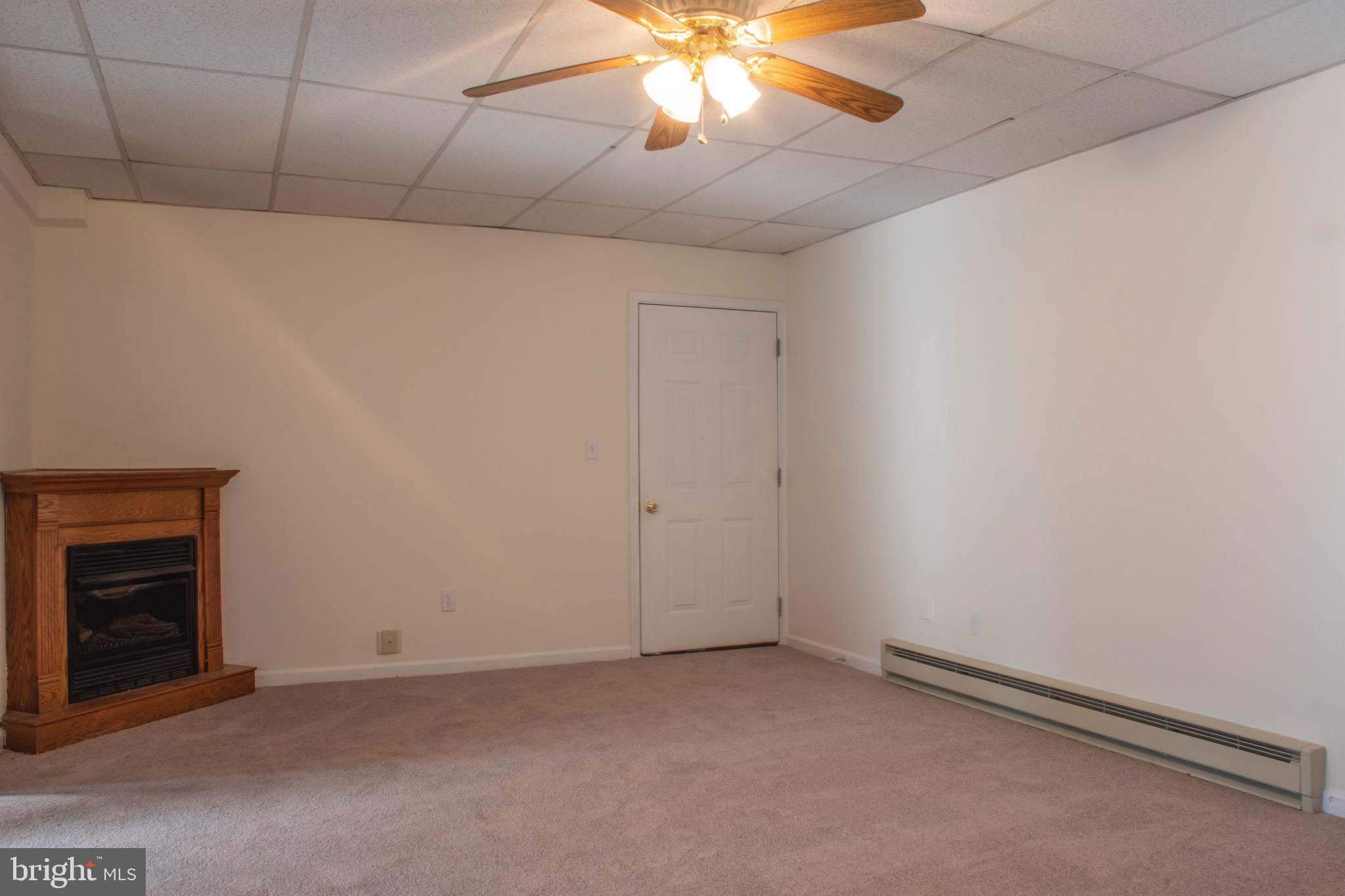 1370 Florence Road Mount Airy, MD 21771 - Photo 19 of 35 Apartment Living Room