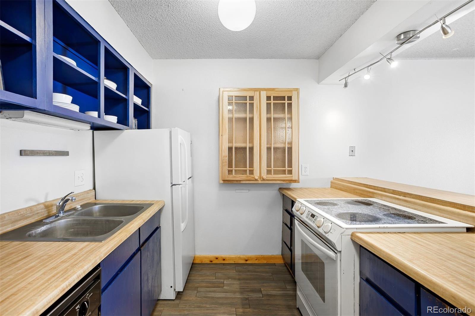 76 E Meadow, Unit 2 Fraser, CO 80442 - Photo 14 of 23 a kitchen that has a sink and a stove in it