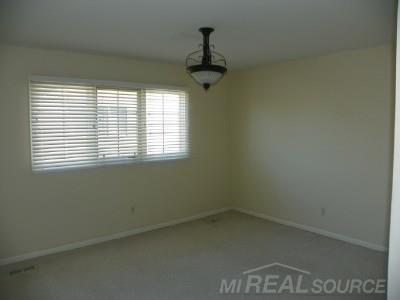 621 South Crooks Road Clawson, MI 48017 - Photo 10 of 14 31287071-9.JPG