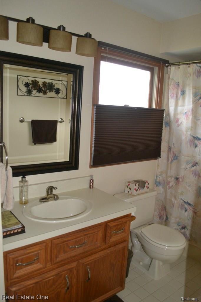 2639 Quail Run Street Rochester, MI 48306 - Photo 9 of 26 First Floor Bathroom