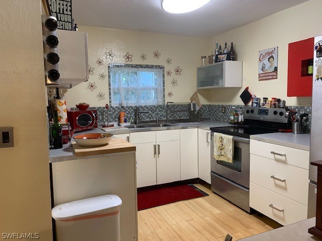 2307 Unity Avenue Fort Myers, FL 33901 - Photo 4 of 25 a kitchen with a sink stove and cabinets