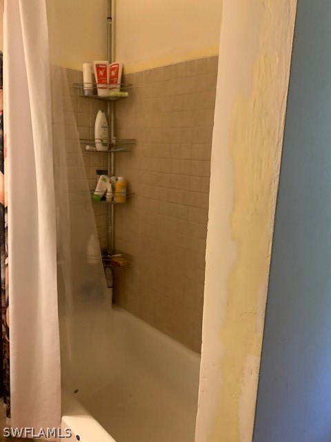 2307 Unity Avenue Fort Myers, FL 33901 - Photo 6 of 25 a bathroom with a shower