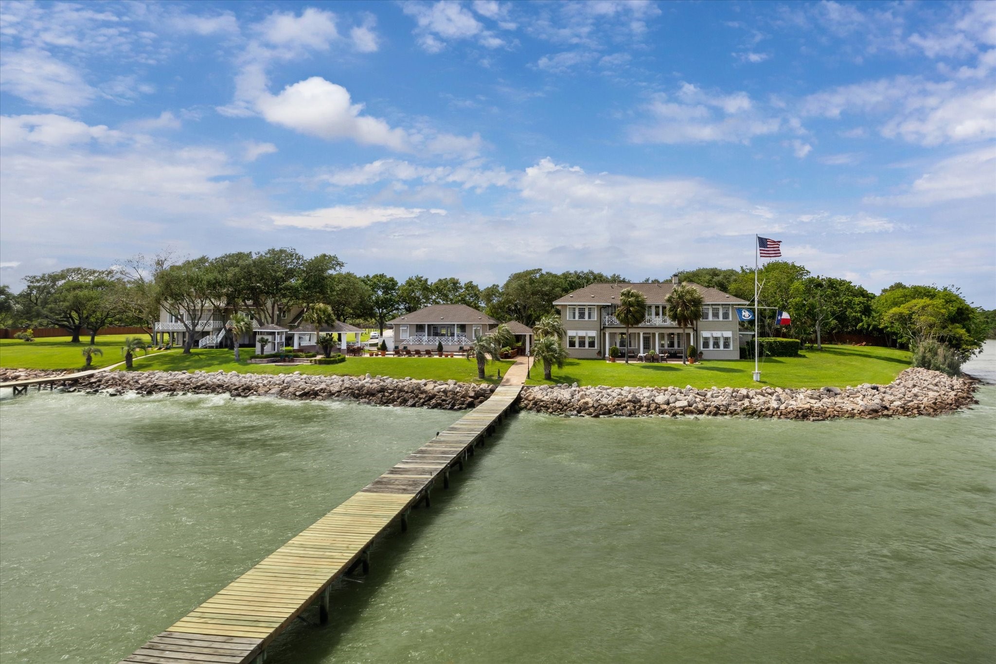 102 South R Street La Porte, TX 77571 - Photo 2 of 43 a view of swimming pool with a yard