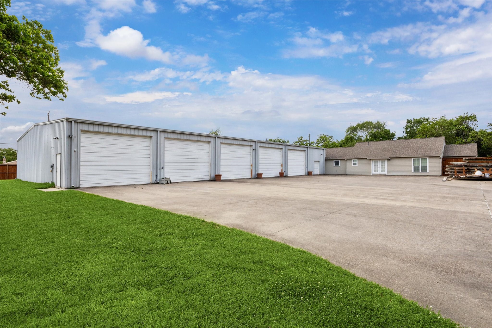 102 South R Street La Porte, TX 77571 - Photo 40 of 43 a view of a terrace